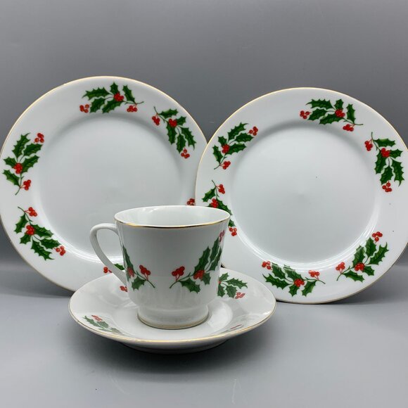Source Unknown Other - Set of White with Green Holly and Red Berries Cup & Saucer and 2 Dessert Plates